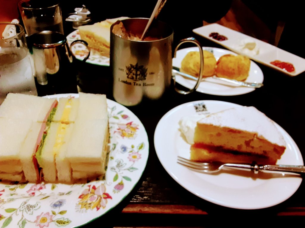 みの字、お茶をする。